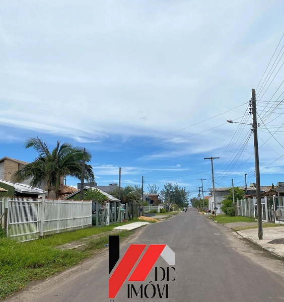 CASA COM 3 DORMITÓRIOS, DUAS QUADRAS DO MAR A VENDA!: 12ª foto da galeria de imagens do imóvel