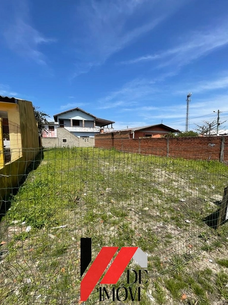 TERRENO A VENDA A 3 QUADRAS DO MAR: 1ª foto da galeria de imagens do imóvel