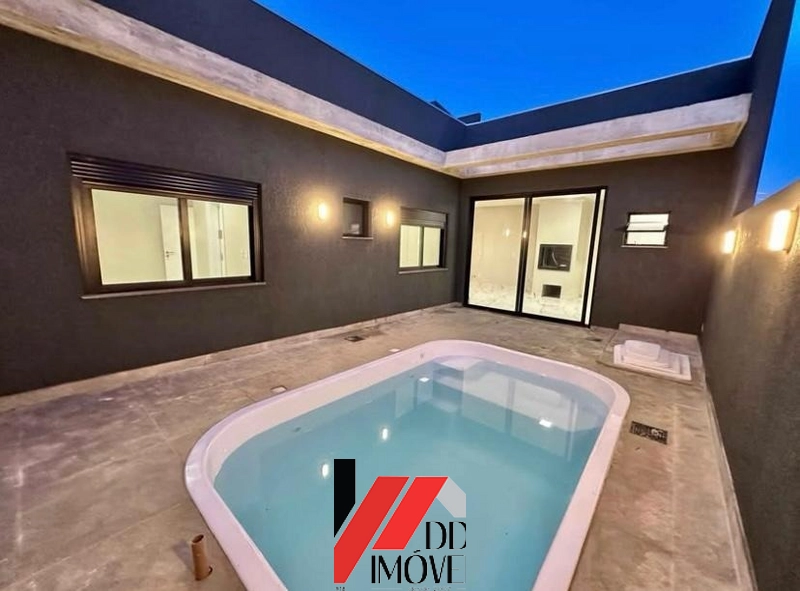 CASA COM FACHADA MODERNA A POUCOS PASSOS DO MAR!: 3ª foto da galeria de imagens do imóvel
