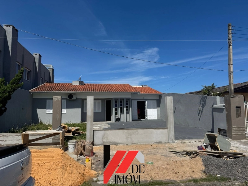 CASA A VENDA COM 3 DORMITÓRIOS NO BAIRRO ZONA NOVA