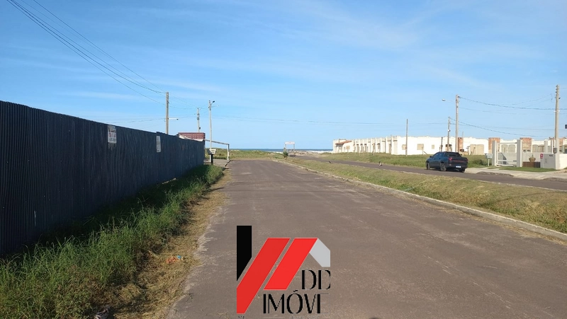 TERRENO A UMA QUADRA DO MAR: 2ª foto da galeria de imagens do imóvel