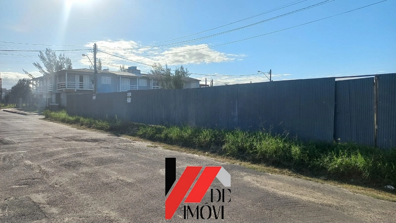 TERRENO A UMA QUADRA DO MAR: 1ª foto da galeria de imagens do imóvel