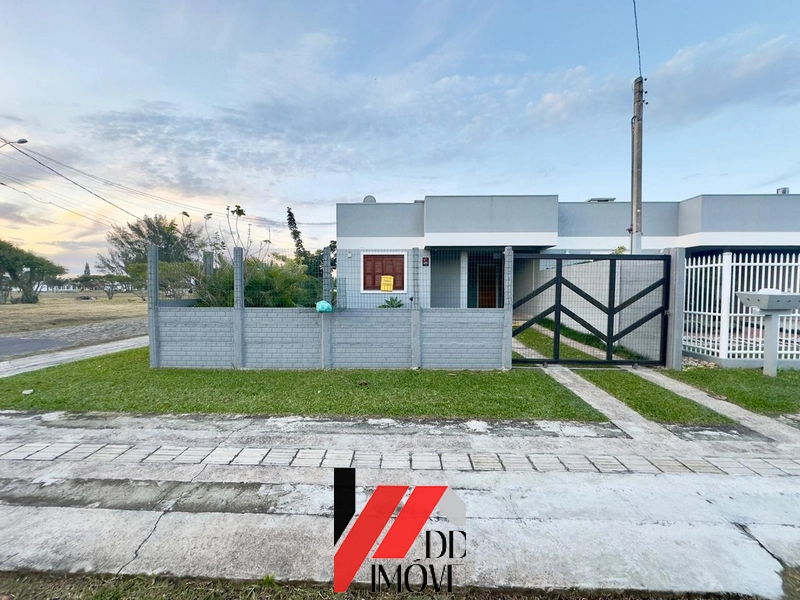 CASA A VENDA COM DOIS DORMITÓRIOS NA ZONA NORTE: 1ª foto da galeria de imagens do imóvel