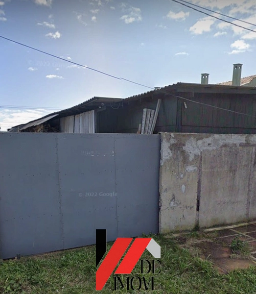 Terreno com casa de madeira à venda: 1ª foto da galeria de imagens do imóvel