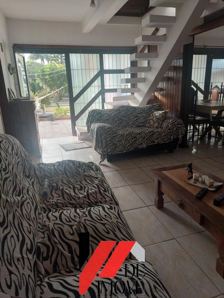 CASA GIGANTE COM PISCINA E QUIOSQUE HÁ POUCOS METROS DO MAR NO ARAÇÁ: 3ª foto da galeria de imagens do imóvel