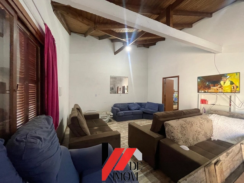 CASA EM TERRENO INTEIRO COM PISCINA: 2ª foto da galeria de imagens do imóvel