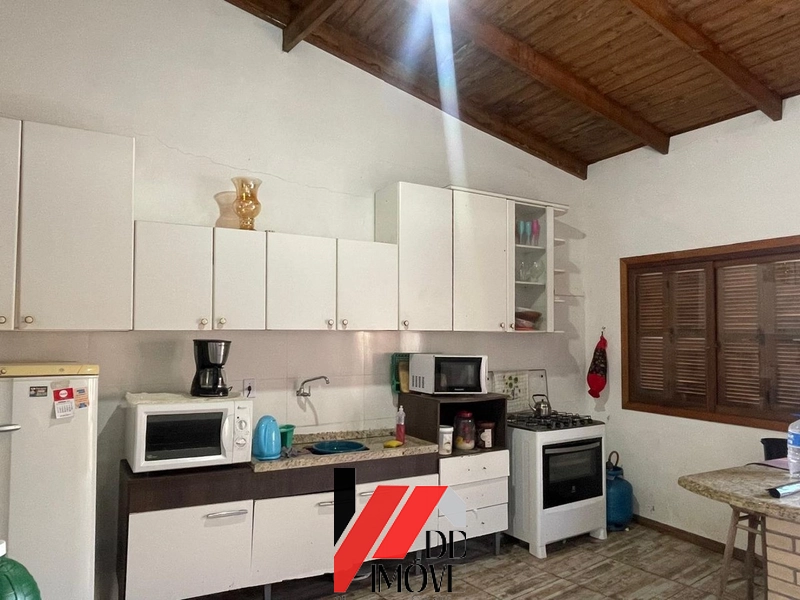 CASA EM TERRENO INTEIRO COM PISCINA: 6ª foto da galeria de imagens do imóvel
