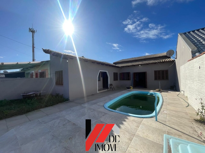 CASA EM TERRENO INTEIRO COM PISCINA: 1ª foto da galeria de imagens do imóvel