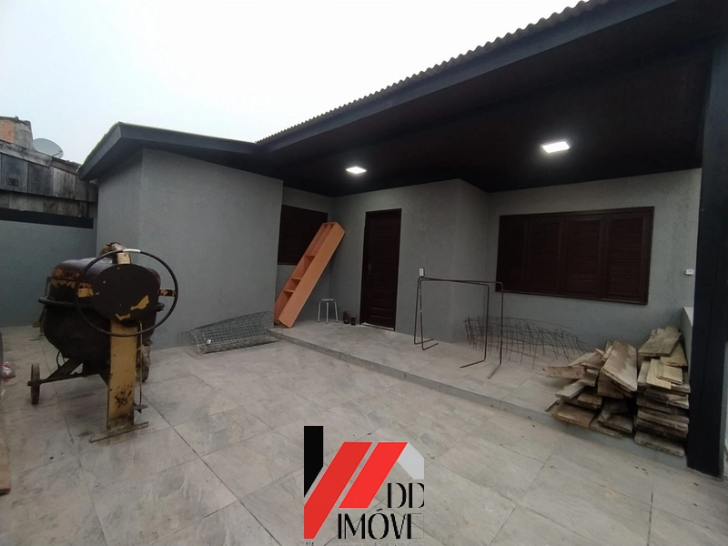 CASA EM MEIO TERRENO EM CAPÃO DA CANOA: 2ª foto da galeria de imagens do imóvel