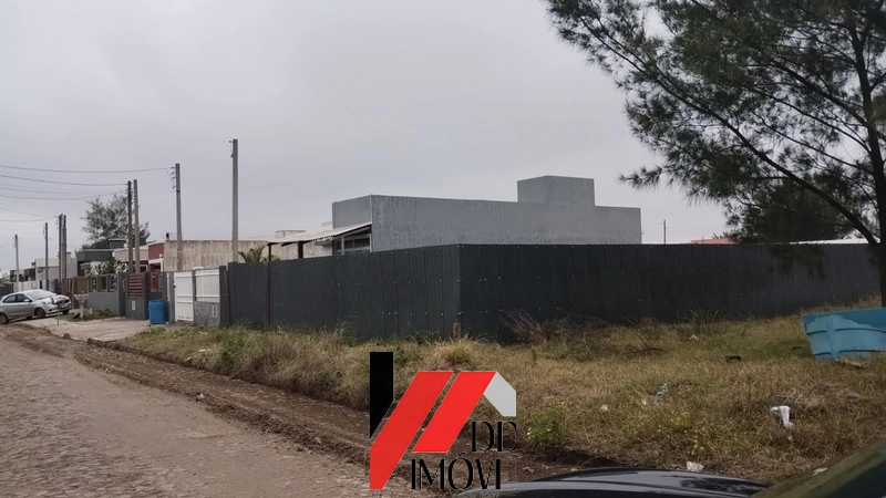 TERRENO A UMA QUADRA DO MAR!: 1ª foto da galeria de imagens do imóvel