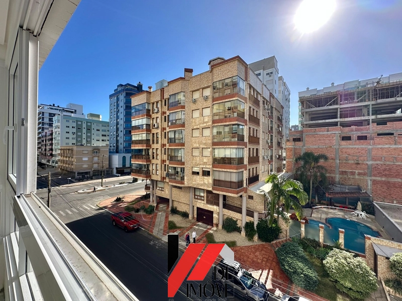 APARTAMENTO AMPLO COM SACADA DE FRENTE, JUNTO AO MAR: 1ª foto da galeria de imagens do imóvel