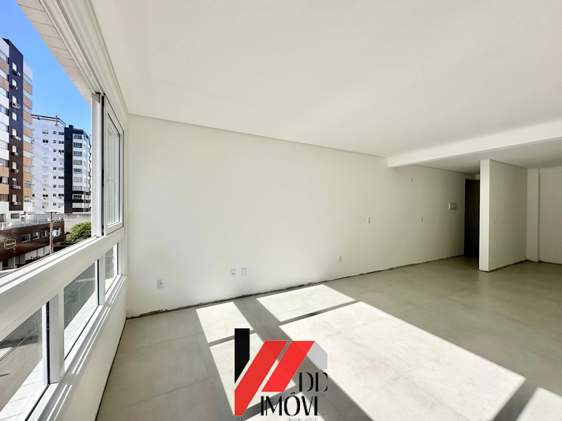 APARTAMENTO AMPLO COM SACADA DE FRENTE, JUNTO AO MAR: 6ª foto da galeria de imagens do imóvel