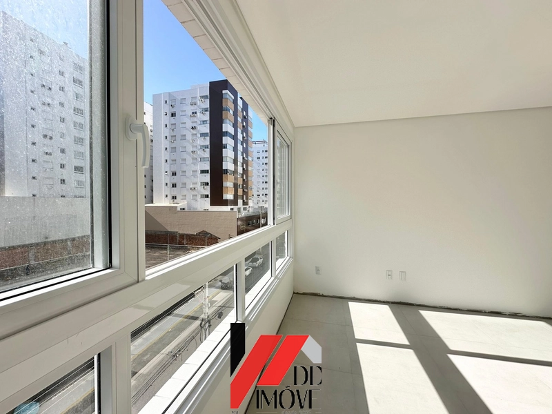 APARTAMENTO AMPLO COM SACADA DE FRENTE, JUNTO AO MAR: 5ª foto da galeria de imagens do imóvel