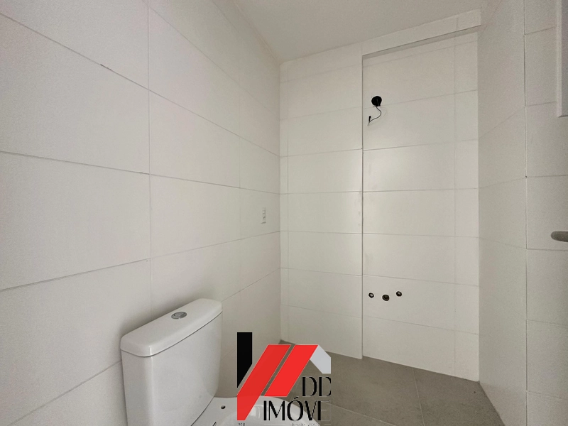APARTAMENTO AMPLO COM SACADA DE FRENTE, JUNTO AO MAR: 9ª foto da galeria de imagens do imóvel