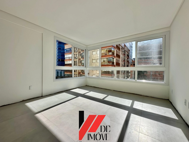 APARTAMENTO AMPLO COM SACADA DE FRENTE, JUNTO AO MAR: 3ª foto da galeria de imagens do imóvel