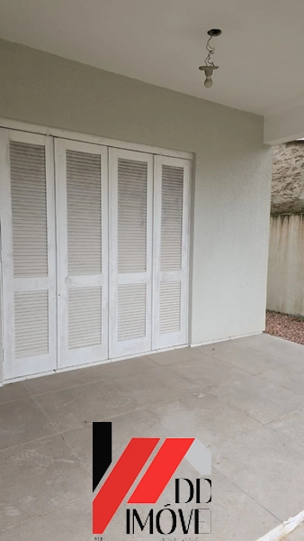 CASA COM 3 DORMITÓRIOS E 2 SUÍTES: 3ª foto da galeria de imagens do imóvel