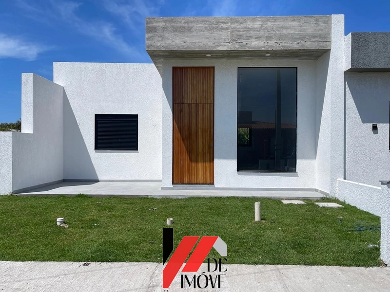 CASA COM DOIS DORMITÓRIOS NO JARDIM BEIRA MAR