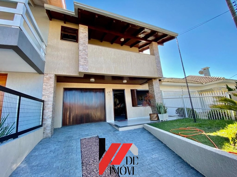 SOBRADO UMA QUADRA DO MAR  3 DORM: 1ª foto da galeria de imagens do imóvel