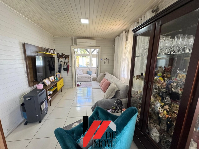 CASA À VENDA, LADO MAR BAIRRO ARAÇÁ !!: 6ª foto da galeria de imagens do imóvel