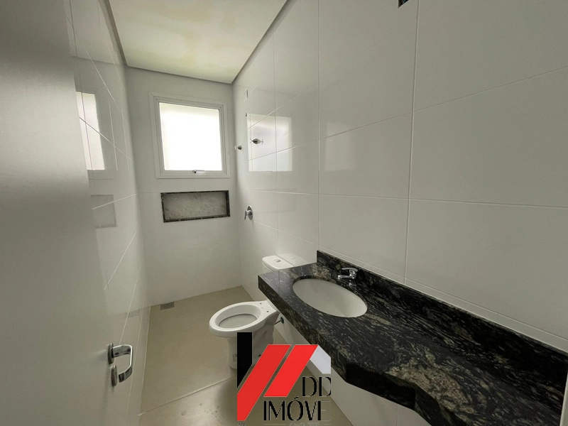 CASA A VENDA A UMA QUADRA DO MAR!!: 8ª foto da galeria de imagens do imóvel