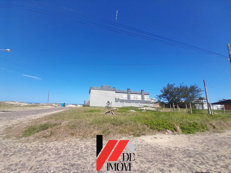 TERRENO A UMA QUADRA DO MAR!!: 1ª foto da galeria de imagens do imóvel