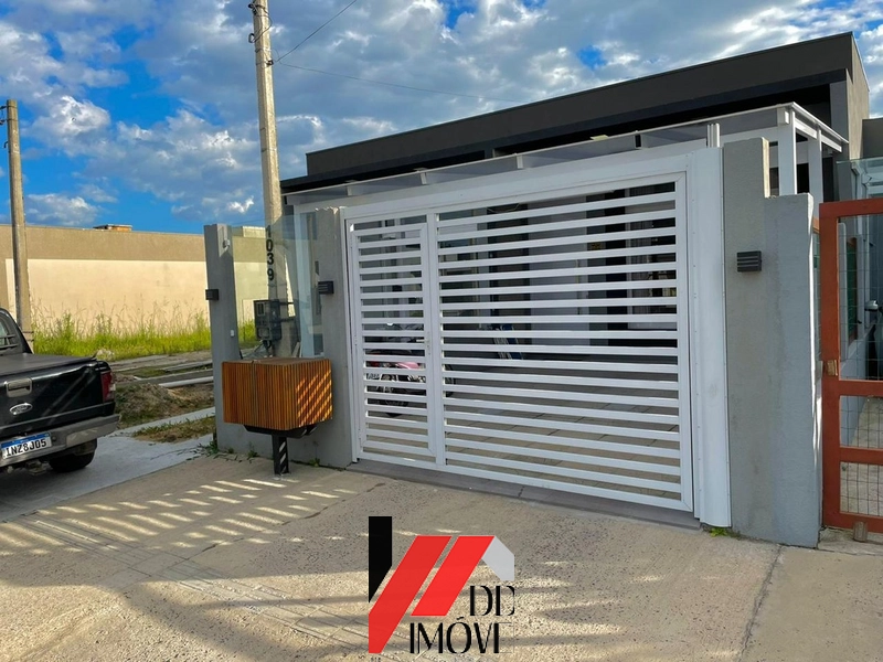 Casa moderna e com excelente padrão de acabamento!!