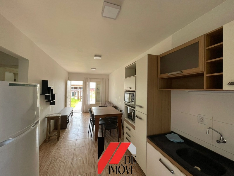 CASA A VENDA COM PÁTIO FRENTE E FUNDOS!!: 6ª foto da galeria de imagens do imóvel