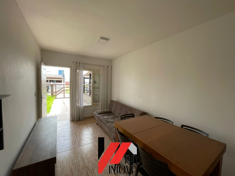 CASA A VENDA COM PÁTIO FRENTE E FUNDOS!!: 4ª foto da galeria de imagens do imóvel