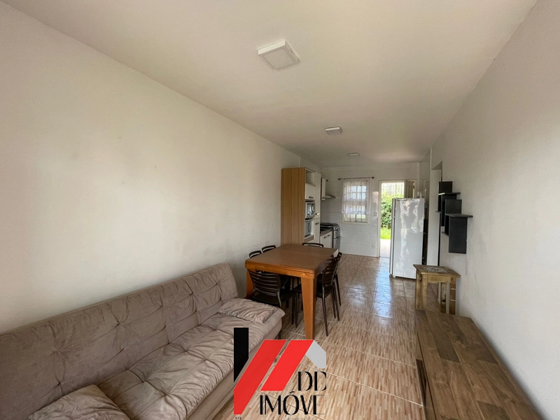 CASA A VENDA COM PÁTIO FRENTE E FUNDOS!!: 2ª foto da galeria de imagens do imóvel