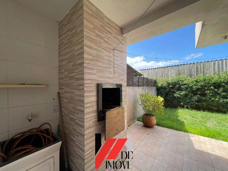 CASA A VENDA COM PÁTIO FRENTE E FUNDOS!!: 10ª foto da galeria de imagens do imóvel