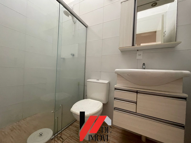 CASA A VENDA COM PÁTIO FRENTE E FUNDOS!!: 9ª foto da galeria de imagens do imóvel