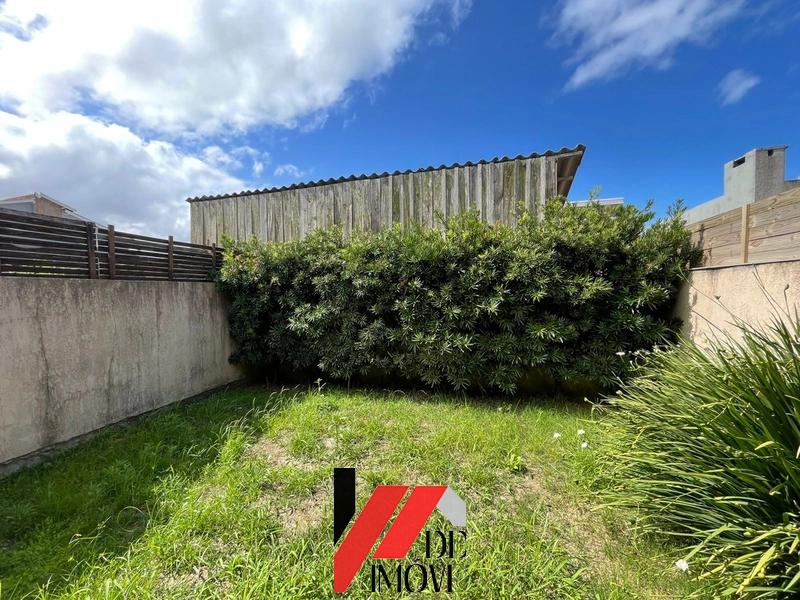 CASA A VENDA COM PÁTIO FRENTE E FUNDOS!!: 17ª foto da galeria de imagens do imóvel