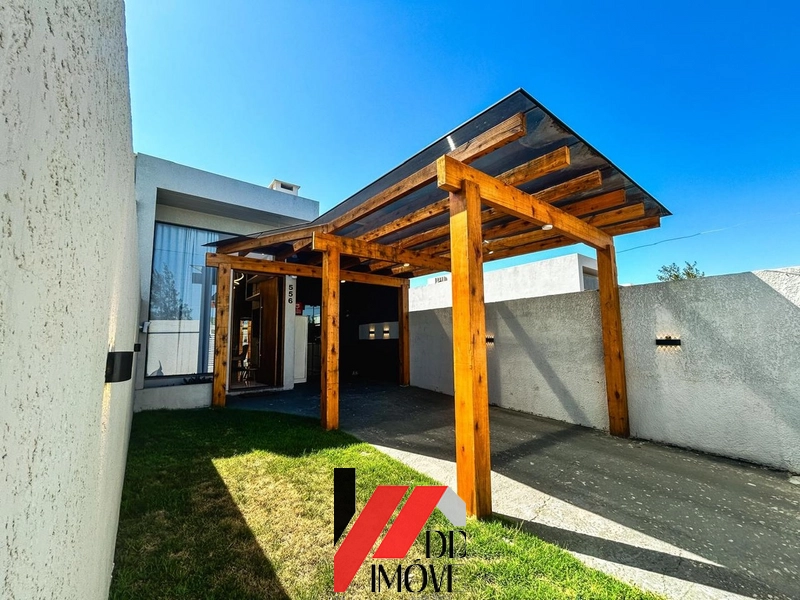 CASA MOBILIADA PRONTA PARA MORAR A POUCOS METROS DO MAR!!