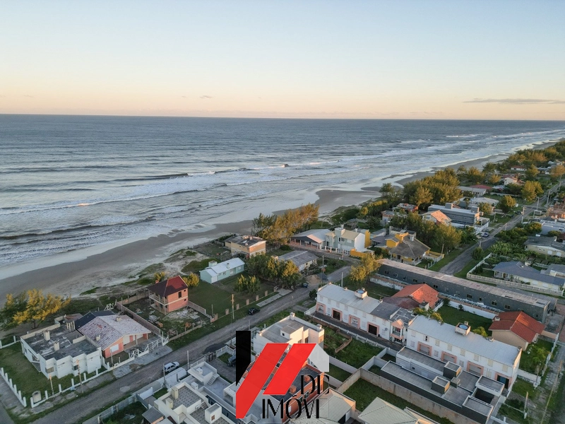 SOBRADO A VENDA A 1 QUADRA DO MAR!!!: 7ª foto da galeria de imagens do imóvel