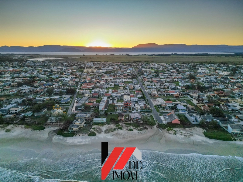 SOBRADO A VENDA A 1 QUADRA DO MAR!!!: 8ª foto da galeria de imagens do imóvel