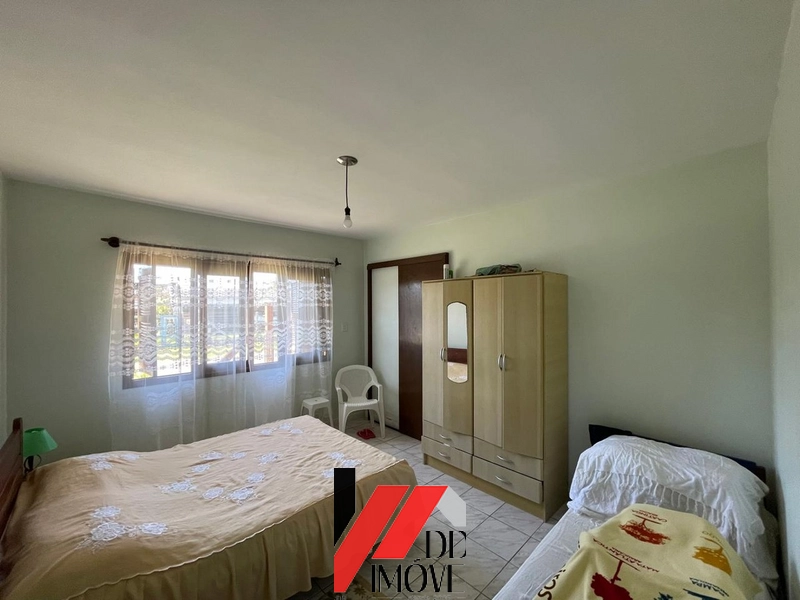 CASA DE ESQUINA EM TERRENO INTEIRO - 2 QUADRAS DO MAR: 3ª foto da galeria de imagens do imóvel