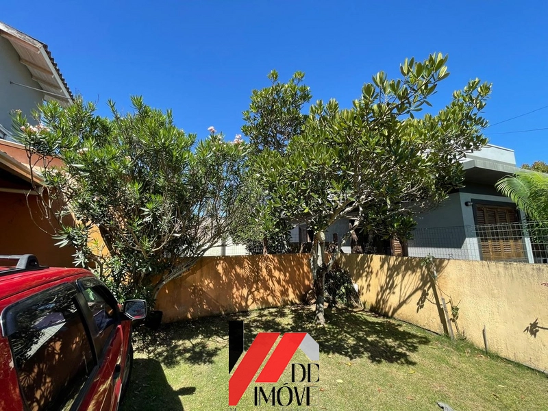 CASA DE ESQUINA EM TERRENO INTEIRO - 2 QUADRAS DO MAR: 15ª foto da galeria de imagens do imóvel