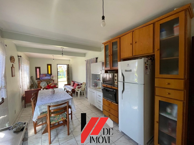 CASA DE ESQUINA EM TERRENO INTEIRO - 2 QUADRAS DO MAR: 10ª foto da galeria de imagens do imóvel