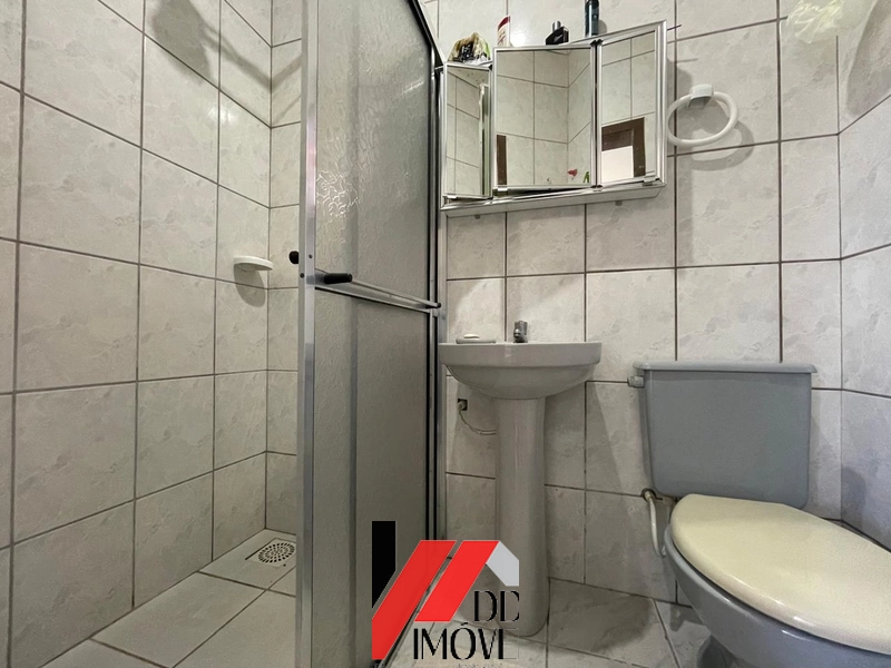 CASA DE ESQUINA EM TERRENO INTEIRO - 2 QUADRAS DO MAR: 2ª foto da galeria de imagens do imóvel