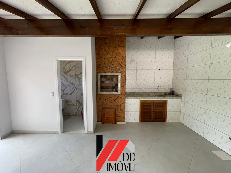 CASA DE ESQUINA EM TERRENO AMPLO - LADO MAR: 7ª foto da galeria de imagens do imóvel