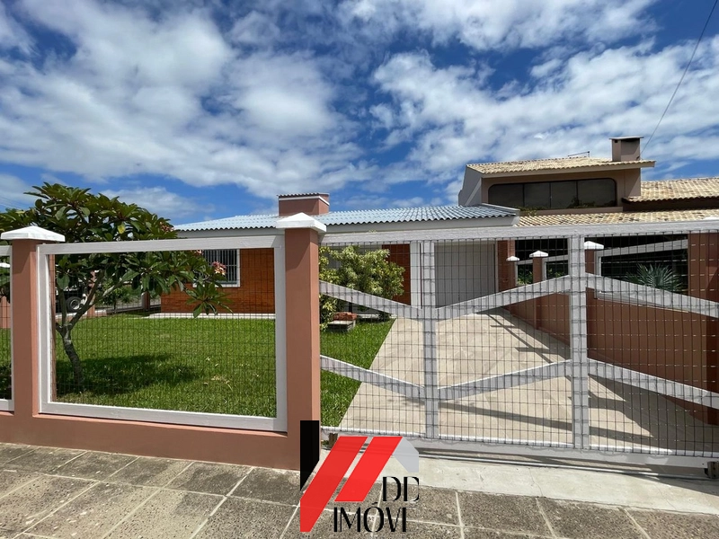 CASA DE ESQUINA EM TERRENO AMPLO - LADO MAR: 6ª foto da galeria de imagens do imóvel