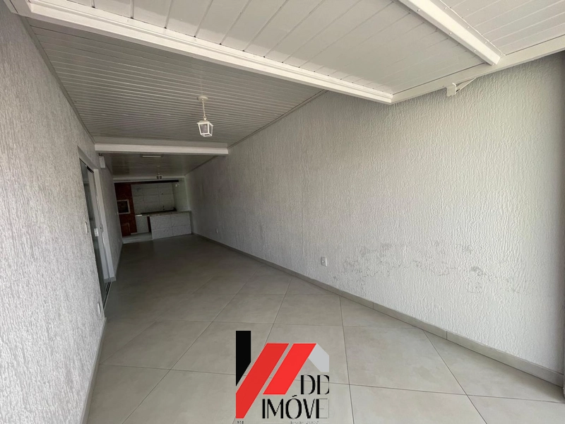 CASA DE ESQUINA EM TERRENO AMPLO - LADO MAR: 4ª foto da galeria de imagens do imóvel