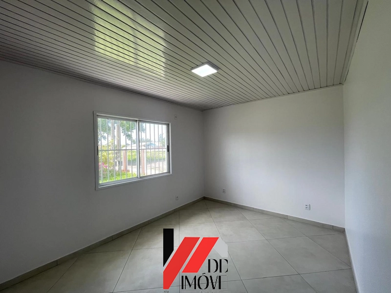 CASA DE ESQUINA EM TERRENO AMPLO - LADO MAR: 15ª foto da galeria de imagens do imóvel