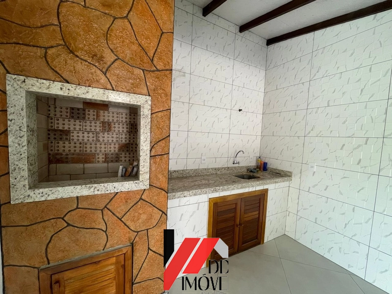 CASA DE ESQUINA EM TERRENO AMPLO - LADO MAR: 8ª foto da galeria de imagens do imóvel