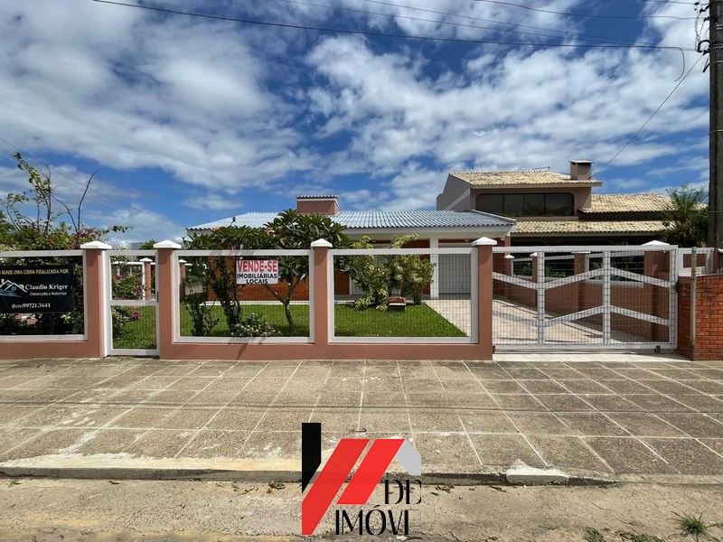 CASA DE ESQUINA EM TERRENO AMPLO - LADO MAR: 3ª foto da galeria de imagens do imóvel