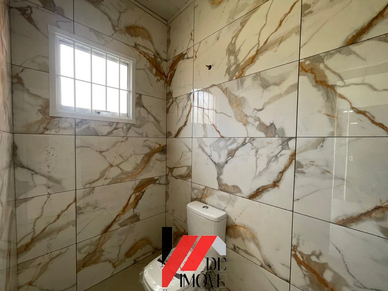 CASA DE ESQUINA EM TERRENO AMPLO - LADO MAR: 9ª foto da galeria de imagens do imóvel