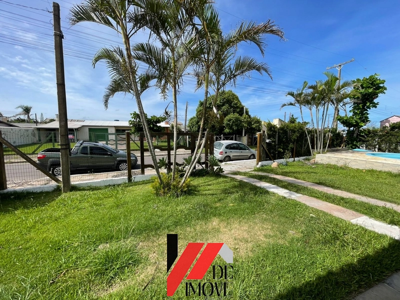 CASA COM 2 TERRENOS, PISCINA. 2 QUADRAS DO MAR: 5ª foto da galeria de imagens do imóvel