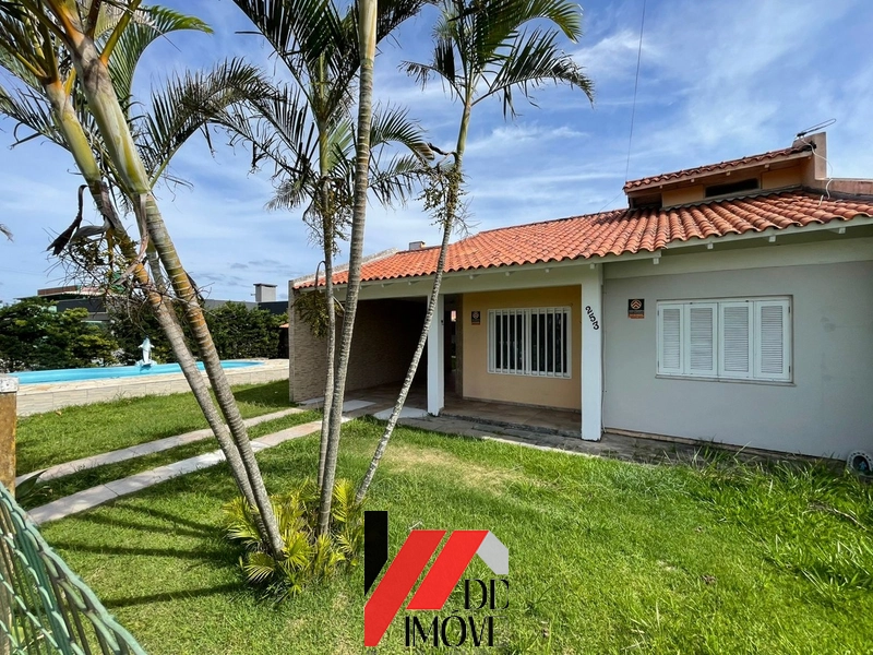 CASA COM 2 TERRENOS, PISCINA. 2 QUADRAS DO MAR: 6ª foto da galeria de imagens do imóvel