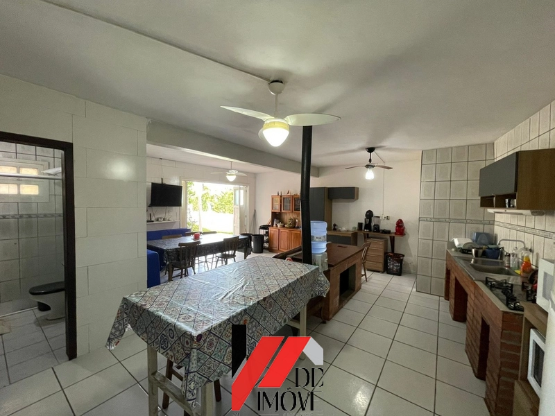 CASA COM 2 TERRENOS, PISCINA. 2 QUADRAS DO MAR: 14ª foto da galeria de imagens do imóvel