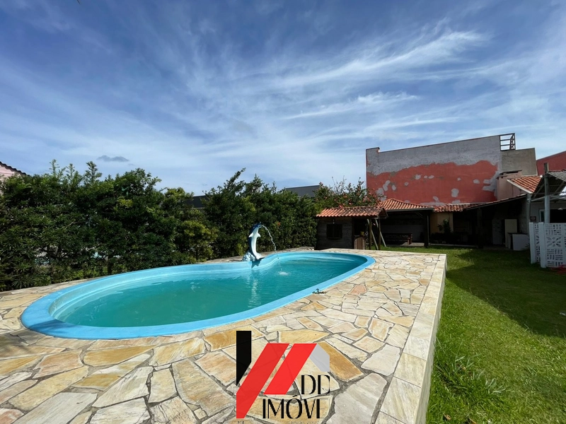 CASA COM 2 TERRENOS, PISCINA. 2 QUADRAS DO MAR: 4ª foto da galeria de imagens do imóvel